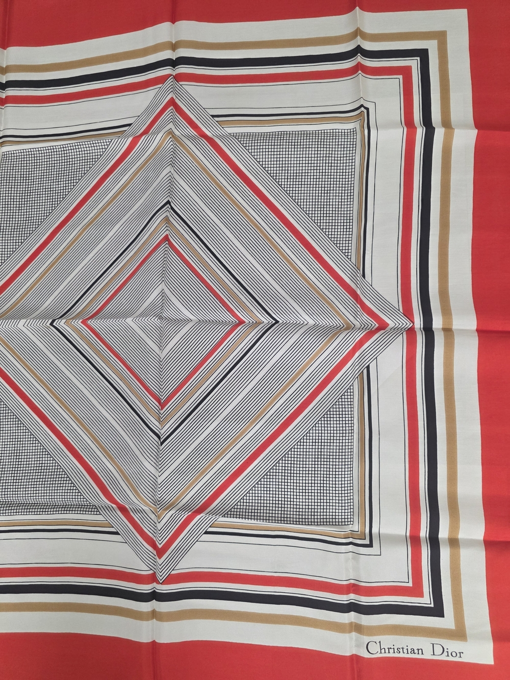 Auth 🎀  Geometric Diamond Pattern Silk Scarf ♋️🎗 - Picture 5 of 10